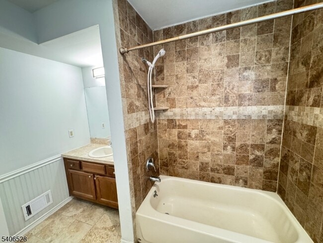 Building Photo - 15 Hanover Square