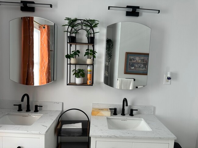 Building Photo - 3826 W 9th St