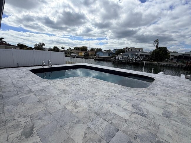 Building Photo - 3918 Doral Dr