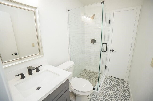 Building Photo - 1941 Heights Dr