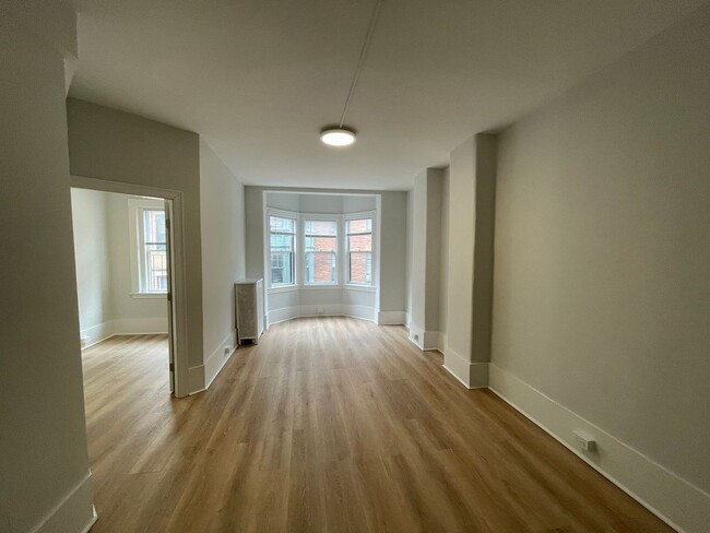 Building Photo - Incredible 3 bedroom apartment - Beacon Hill