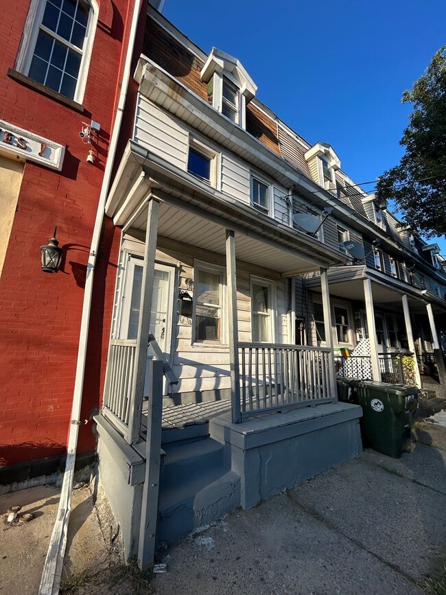 Primary Photo - 102 E Federal St