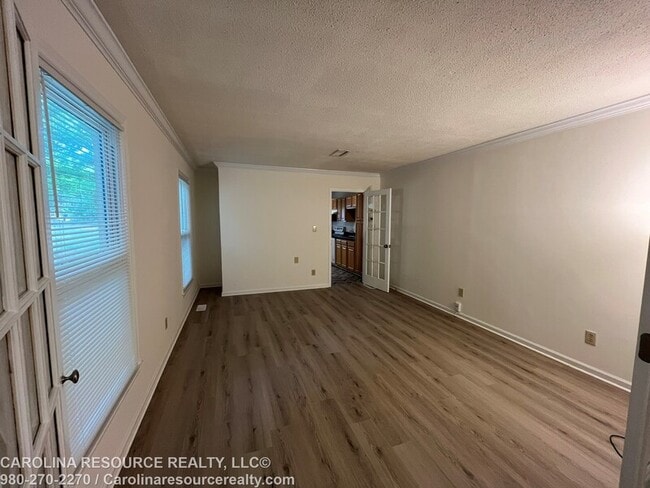 Building Photo - 4535 Dawnwood Dr
