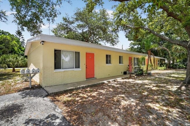 Building Photo - 5991 Fairfield Ave S