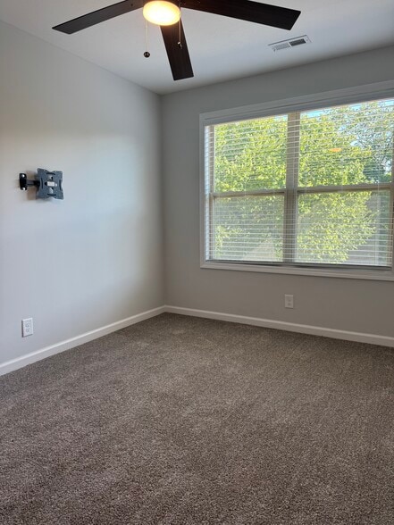 Guest Room 2 - 704 Crossland Ave