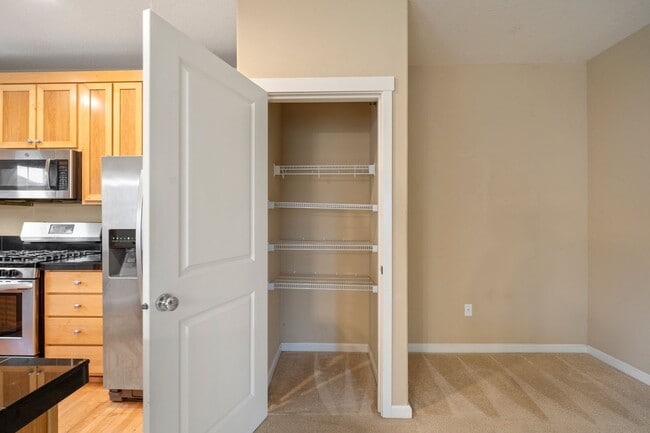 Building Photo - 1150 SW 170th Ave