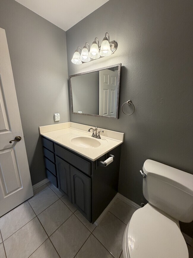 Building Photo - 3212 Hollyhock Hill