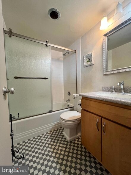 Building Photo - 200 Locust St