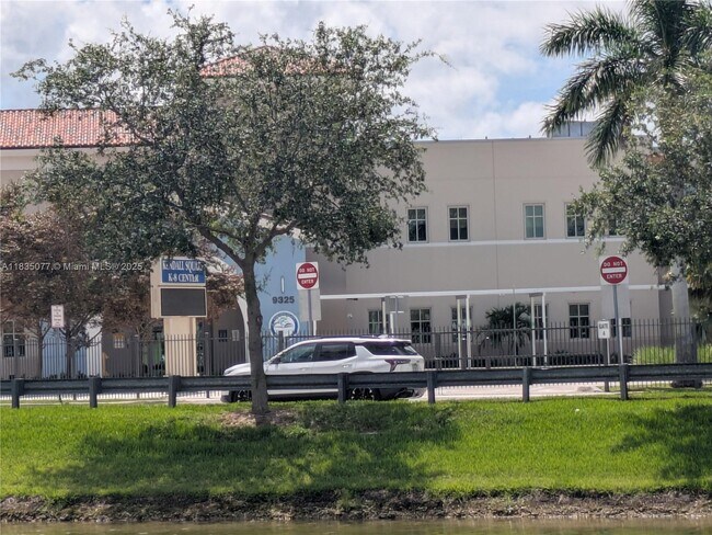 Building Photo - 9446 SW 170th Ave