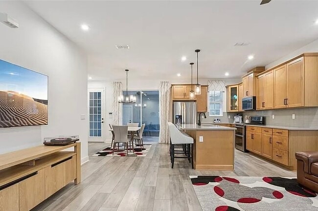 Building Photo - 2340 Woodside Way