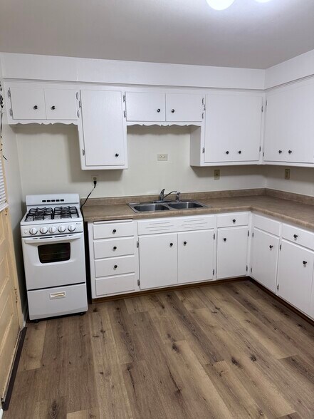 Building Photo - 6207 W Oklahoma Ave