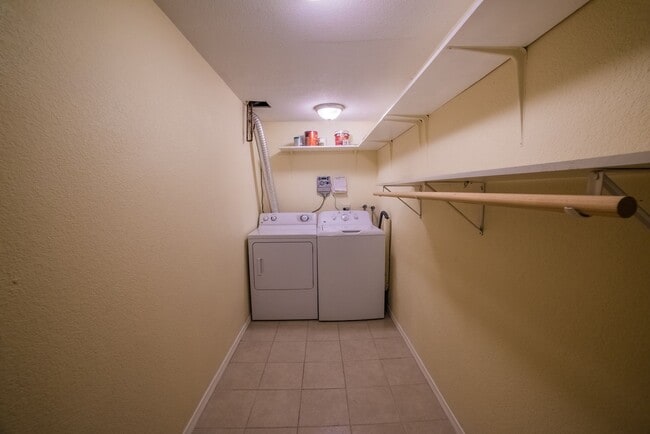 Building Photo - 3-bed, 2-bath home with large back yard