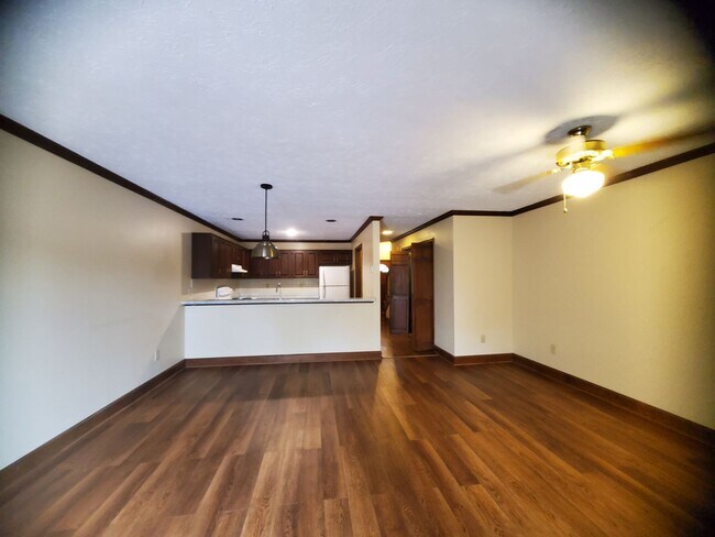 Building Photo - 450 Lands End Rd