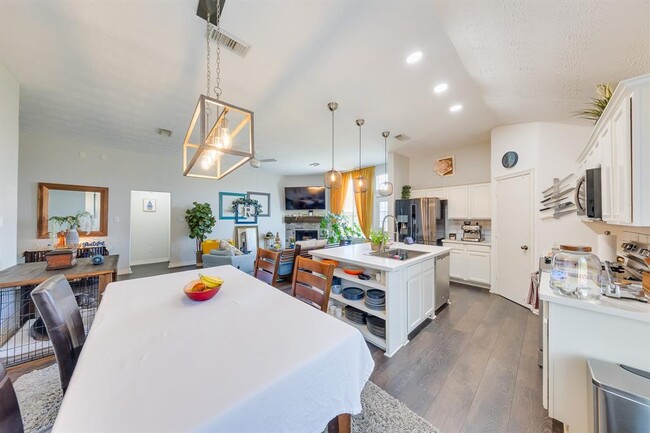 Building Photo - 15110 Diamond Way