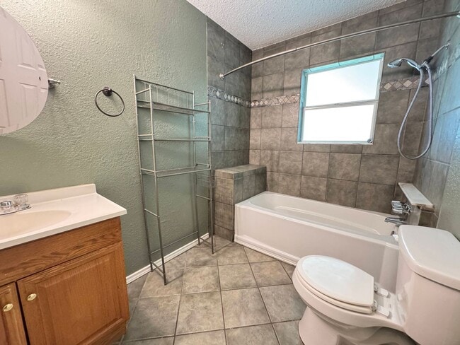Building Photo - 360 Virtual Tour Available
