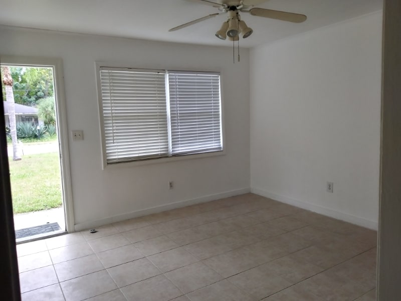 Building Photo - 521 S Crest Ave