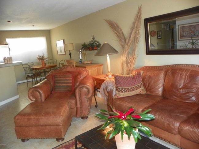 Building Photo - 6815 E 2nd St