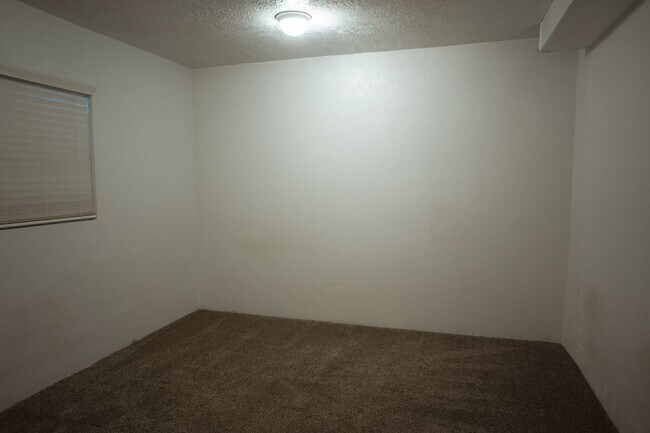 Building Photo - Gorgeous Family Home on Cul-de-Sac