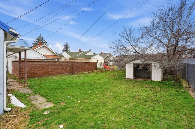 Building Photo - 5111 N Stone St