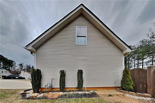 Building Photo - 383 Kyles Cir