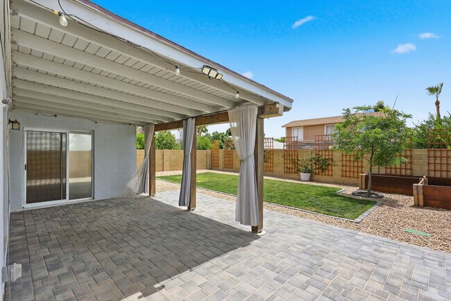 Building Photo - 3817 W Camino Real