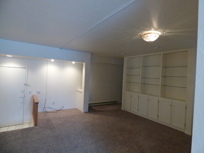 Building Photo - 1000 Fountain Terrace Dr