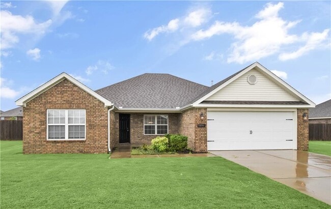Primary Photo - 1240 Lariat Dr