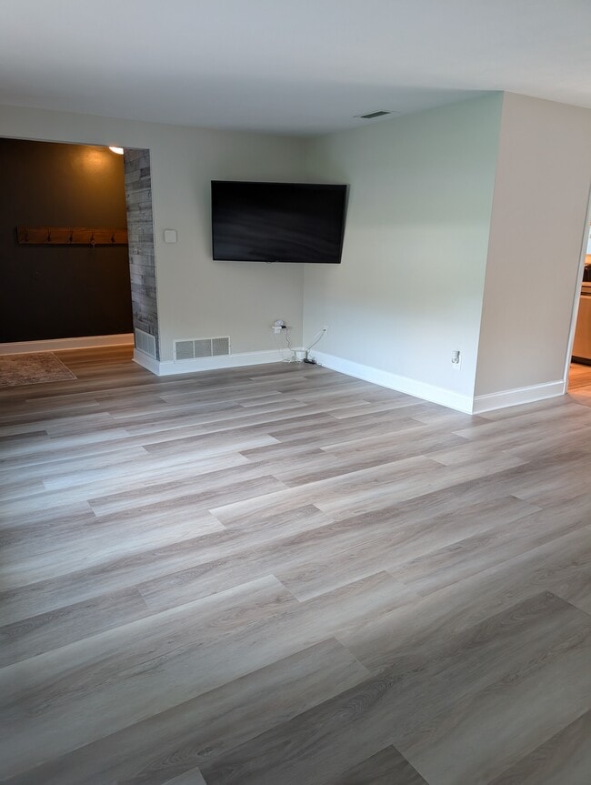 Building Photo - 1368 Whispering Pines Dr
