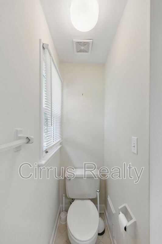 Building Photo - 156 Circle Ct
