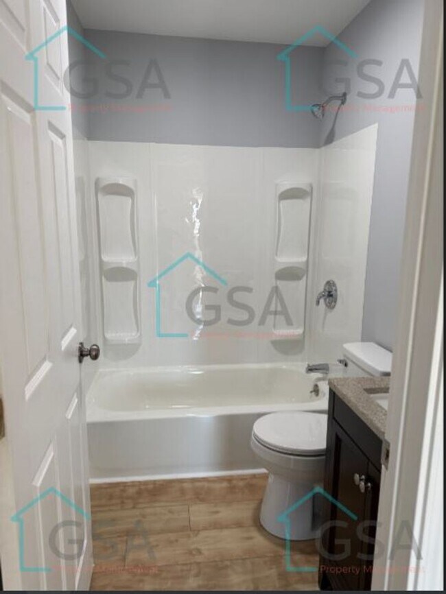 Building Photo - 3 Bedroom 2 Bathroom Home Minutes from Downtown Spartanburg