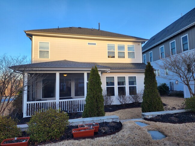 Building Photo - 33 Old Piedmont Cir
