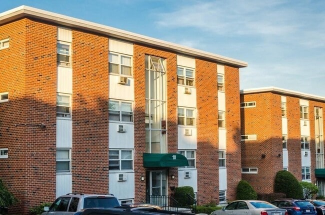Building Photo - 10 Commonwealth Ct