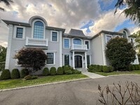 Building Photo - 302 Hewlett Neck Rd