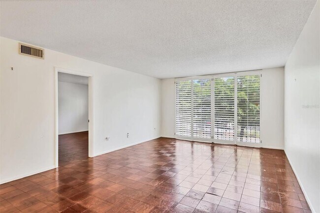 Building Photo - 301 S Gulfstream Ave
