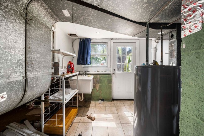Building Photo - Spacious five bedroom home