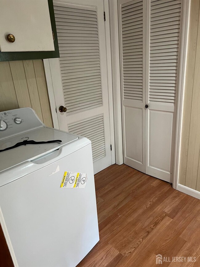 Building Photo - 8 Rosewood Rd