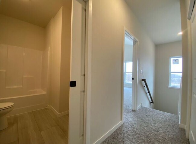 Building Photo - $2,275 | 3 Bedroom, 2.5 Bathroom Town Home | Pet Friendly | Sublease* | Available for August 1st,...
