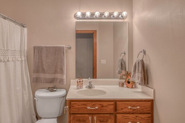 Building Photo - Highly desirable home in Briarbrook