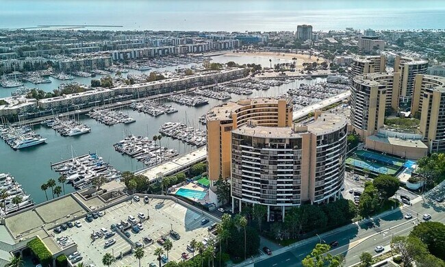 Building Photo - 4337 Marina City Dr