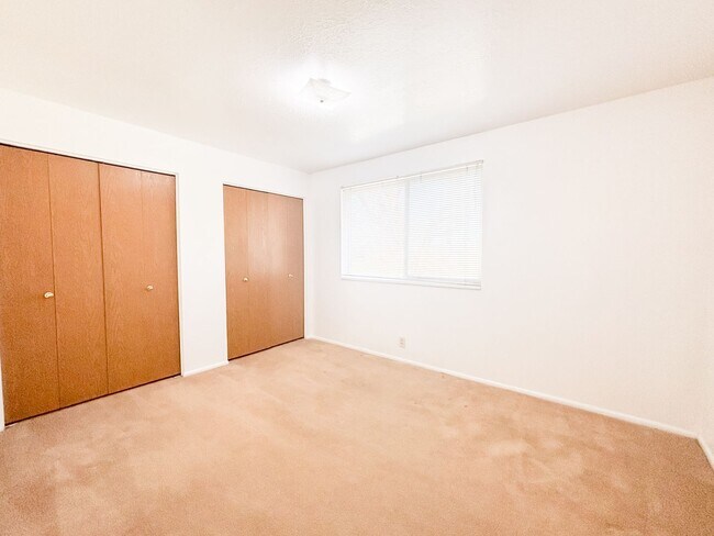 Building Photo - Cozy 2BR 1BA Home w/ Fireplace + 1 Car Garage + Fenced Yard in Sugar House