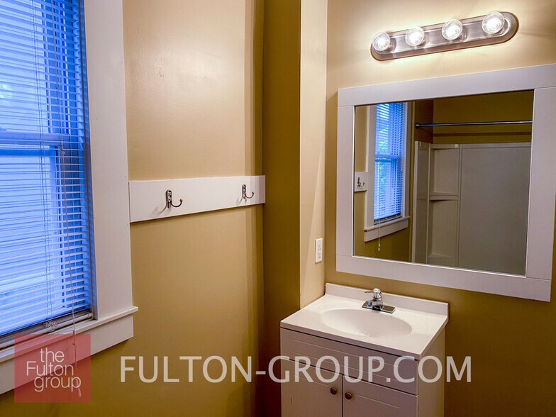 Building Photo - 1110 Fulton St E