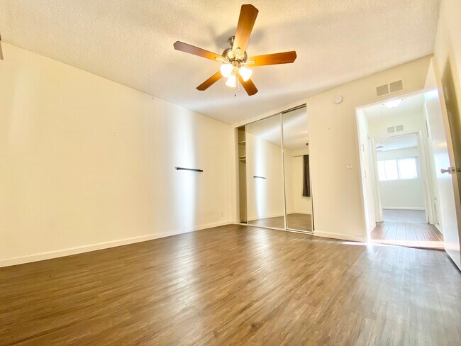 Building Photo - 1810 N Harvard Blvd