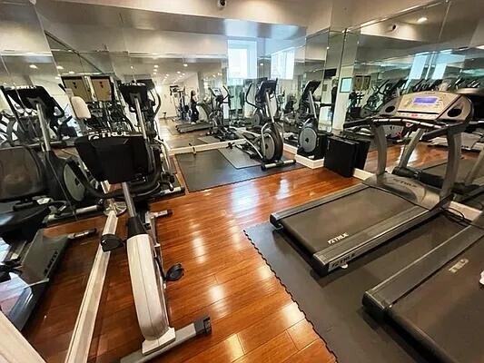 Building Photo - 150 W 51st St