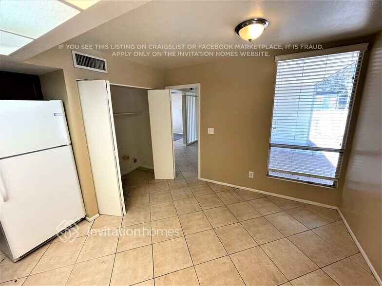 Building Photo - 3531 W Vogel Ave