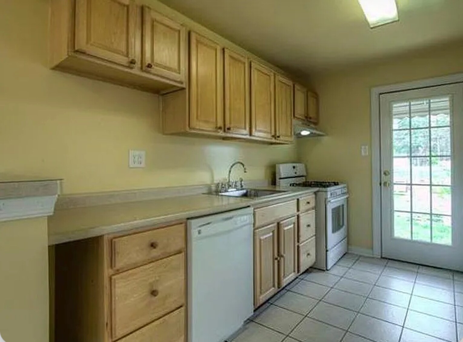 Building Photo - 1614 Westhill Rd