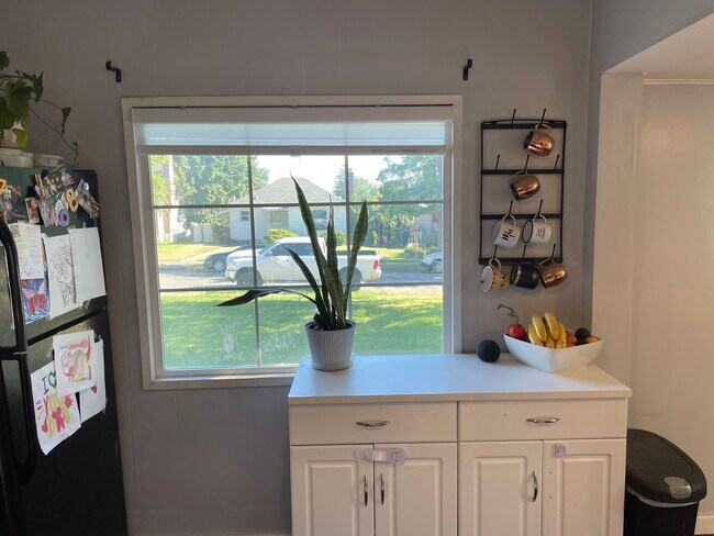 Building Photo - 3124 W Fairview Ave