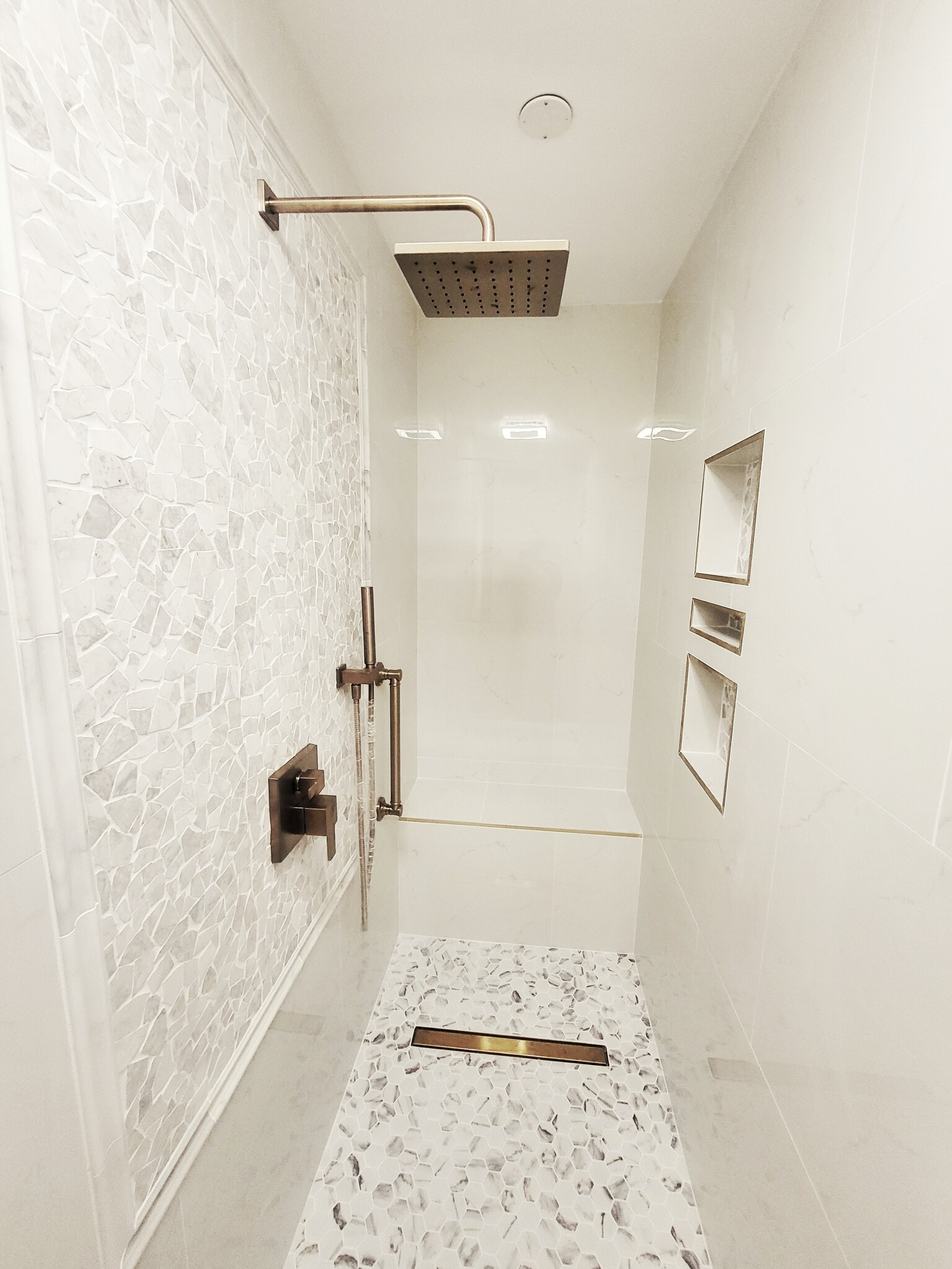 Building Photo - 2305 Whispering Pines Dr