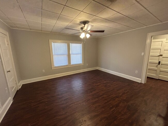 Building Photo - Large Bedroom Waco Home