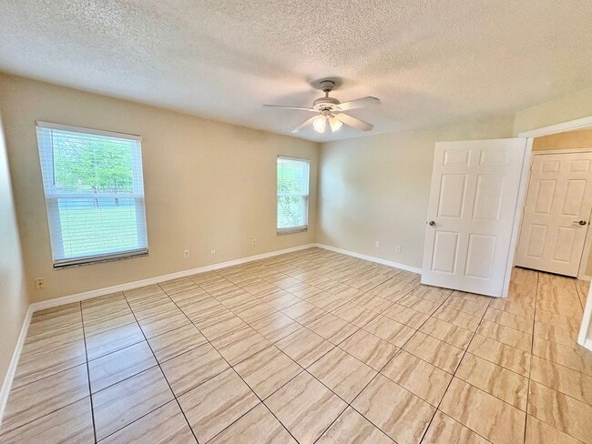 Building Photo - Beautiful 4BR/2.5BA Water View Home - Deer Hollow in the Deerfield Community!