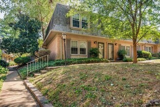 Building Photo - 3000 Hillsboro Pike